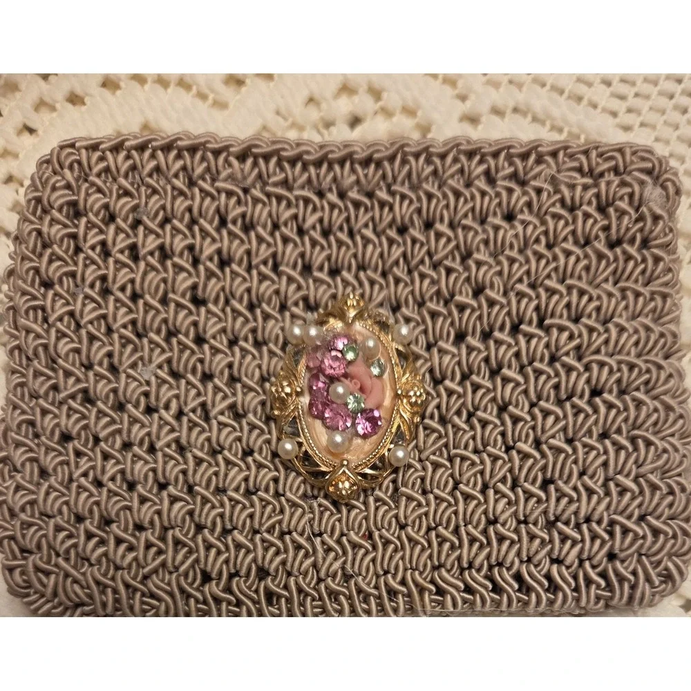 Vintage brown knit change purse with decorative vintage‎ embellishment 3.5